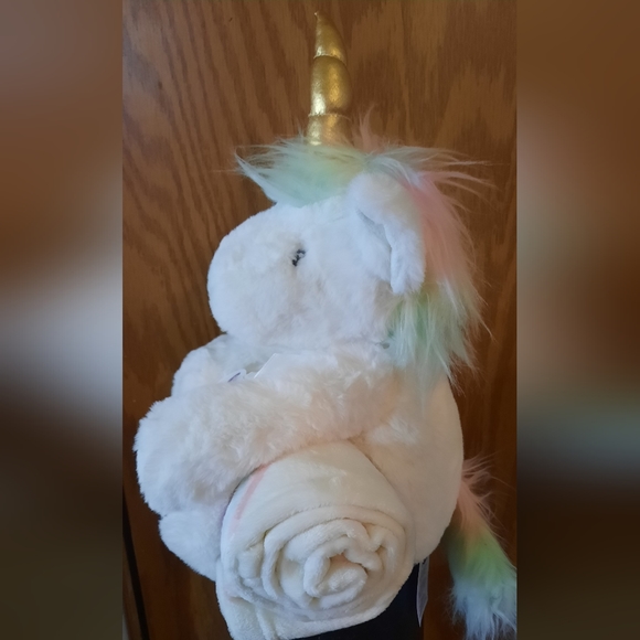 Unicorn Blanket/Plush Toy Set - Picture 3 of 7
